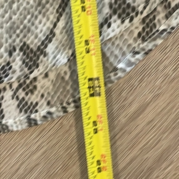 Express Women’s Tunic Medium Grey Snake Animal Print Semi Sheer Mesh Classic - Picture 13 of 13